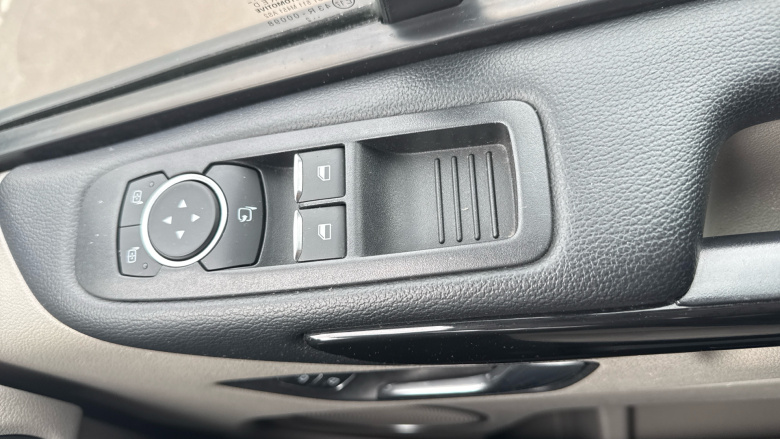 Ford Tourneo Custom Transit Custom Tourneo L2 Diesel Fwd 2.0 EcoBlue 150ps Low Roof 8 Seater Titanium